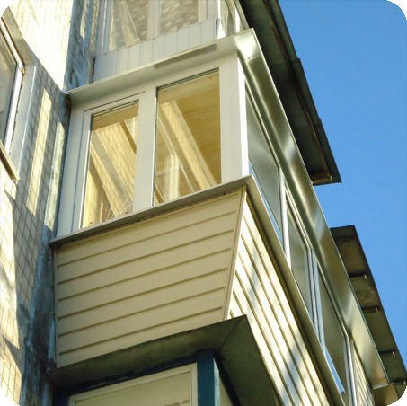 наружная обшивка балкона сайдингом