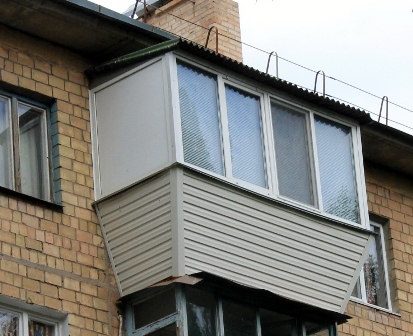 Монтаж крыши на балкон